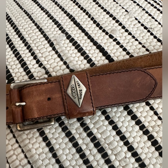 Levis - Picture 2 of 15